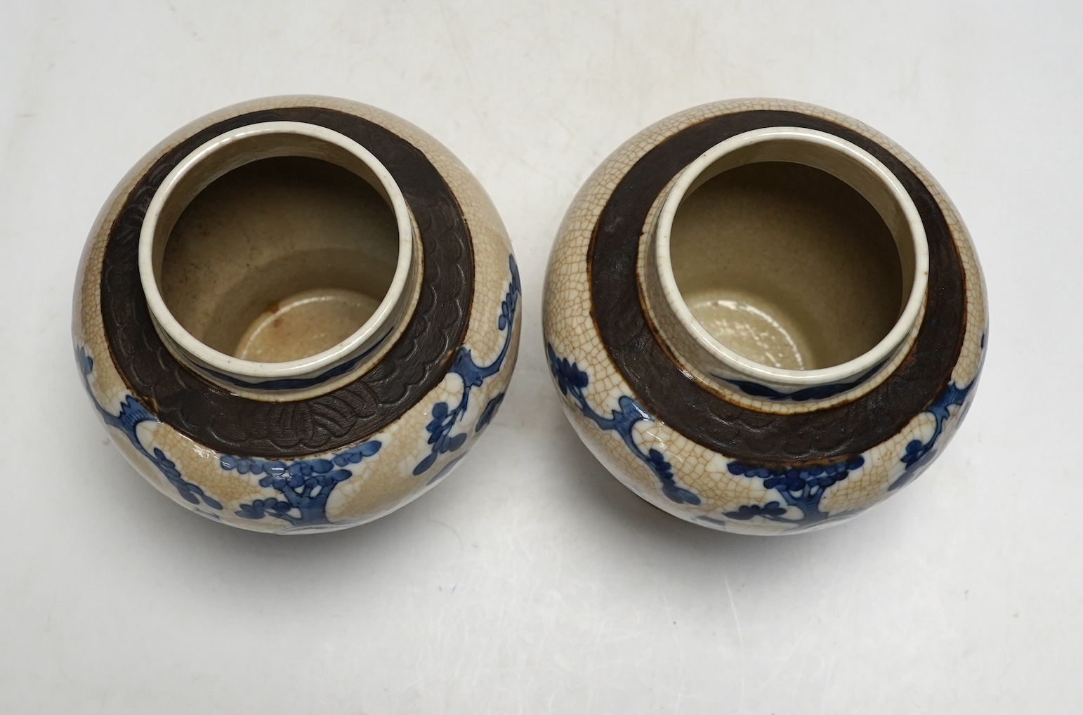 A pair of early 20th century Chinese blue and white crackle ware jars, 19cm